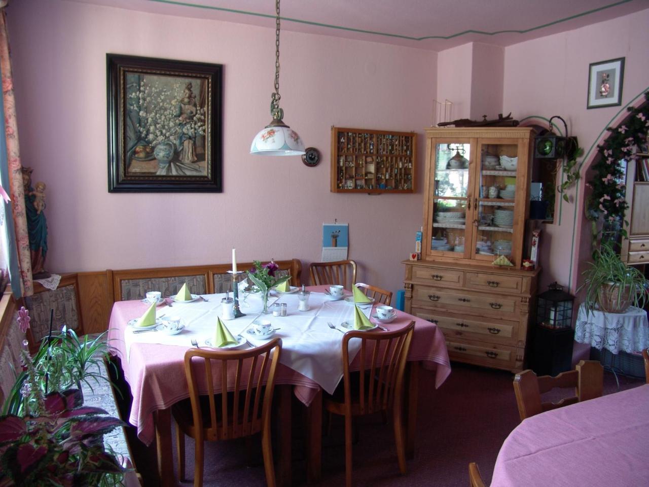 Gaestehaus "Gisela" Im Fuerstlichen Fischhaus Schillingsfuerst Exterior photo